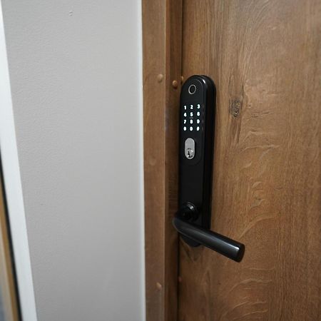 Amber Light Self-Check-In Apartments Kaunas Bagian luar foto