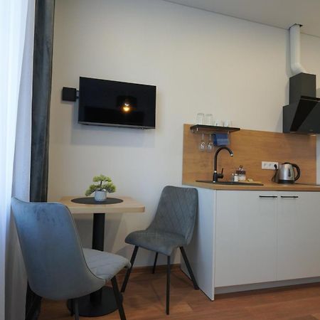 Amber Light Self-Check-In Apartments Kaunas Bagian luar foto
