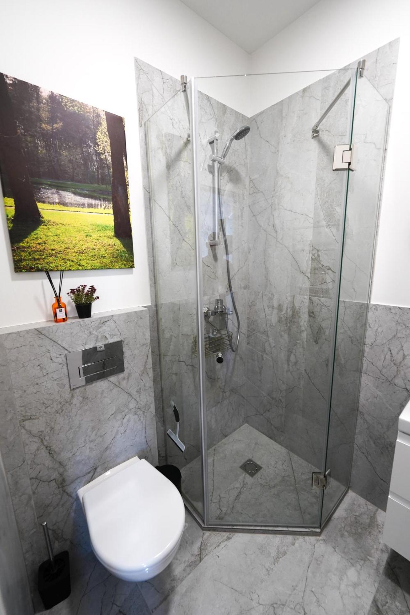 Amber Light Self-Check-In Apartments Kaunas Bagian luar foto