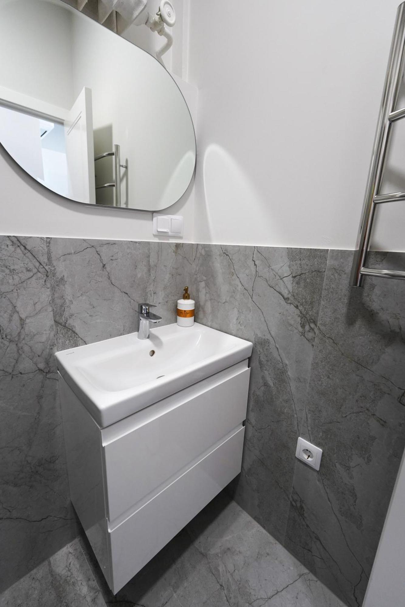 Amber Light Self-Check-In Apartments Kaunas Bagian luar foto
